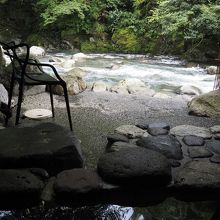 川のすぐ横にある貸切温泉も良かったです