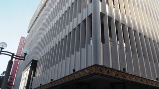 ライオン像もある