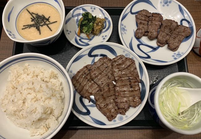 ご飯おかわり自由でボリュームあり