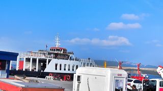 最初はフェリーで、最後はミニクルーズで