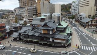 ここから本館を望む