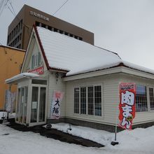 駅近くの大きなお店です