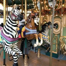 メリーゴーランドなどもあります