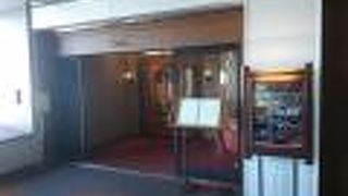 上品かつ華麗なオークラレストラン