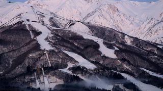 雪不足で初心者コースは滑れず。