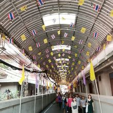 ワットパークナムへと続く参道