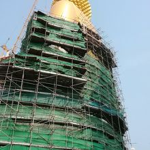 高さ50メートルはありそうな巨大大仏