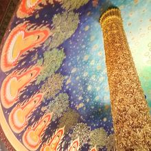 これまでの寺院にはない色彩