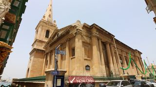 海岸近くの美しい教会