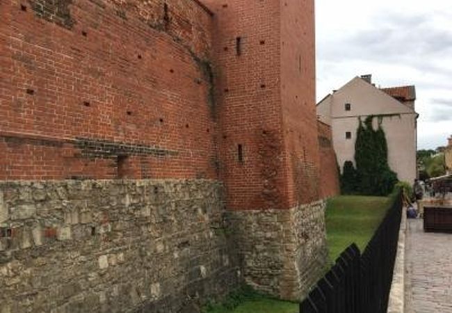 スウェーデン門や火薬塔付近にある城壁が残っていました