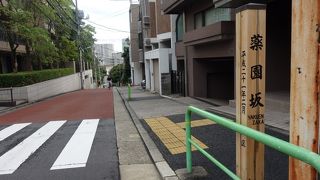 周囲に大使館やお寺など多かったです