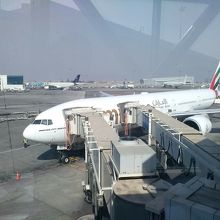 カイロ空港に到着したエミレーツ航空機材