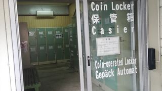 味わい深いバス乗り場