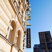 通りの一番奥にあります。すぐ見つけられます。