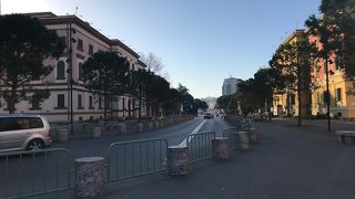 スカンデベルグ広場から南へ