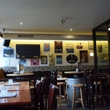 ２階で食事。店内の様子。