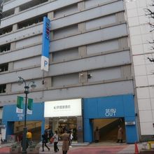 こちらも、渋谷公園通りに面した大型複合商業ビルです。