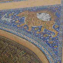 …イスラム教では禁じられている動物や人物モチーフの絵柄あり。