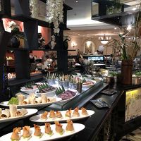 鮮やかなメニューが並びます