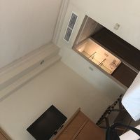 ツインのお部屋も広いです。書斎テーブルなども。