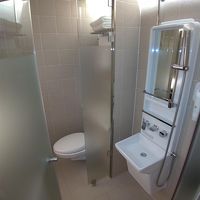 洗面所の上からシャワーが出ます