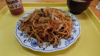 コザの大衆食堂