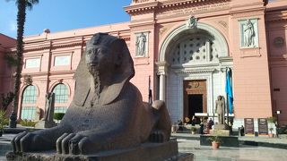 ツタンカーメンの黄金のマスクをはじめ世界に誇るエジプト古代の秘宝が数多く展示されています!!