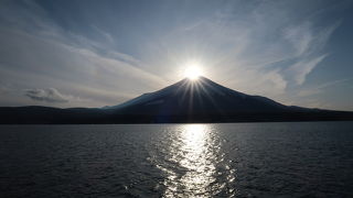 山中湖　遊覧船からのダイヤモンド富士撮影
