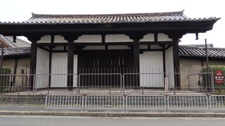 唯一国宝に指定されている門