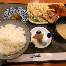 珍しいクジラ肉の竜田定食