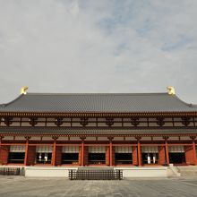 薬師寺最大のお堂