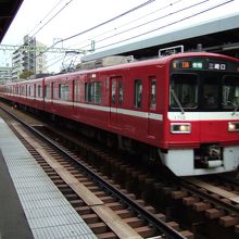 仲木戸駅を通過する快特