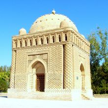 ゾロアスター教とイスラム教の二つの影響を受ける建築物