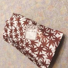 丁寧に包装紙に包んでくれます。