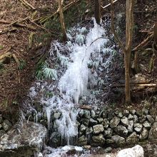 途中の氷柱