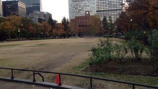 芝生は立ち入り禁止