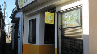 駅前にあります