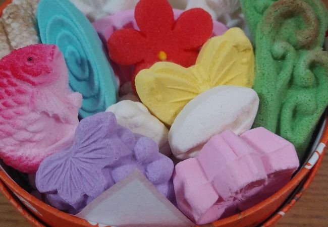 お雛様の落雁がかわいい。