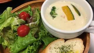 ちょっと洒落ている店だが値段は高め