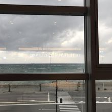 海を見ながら