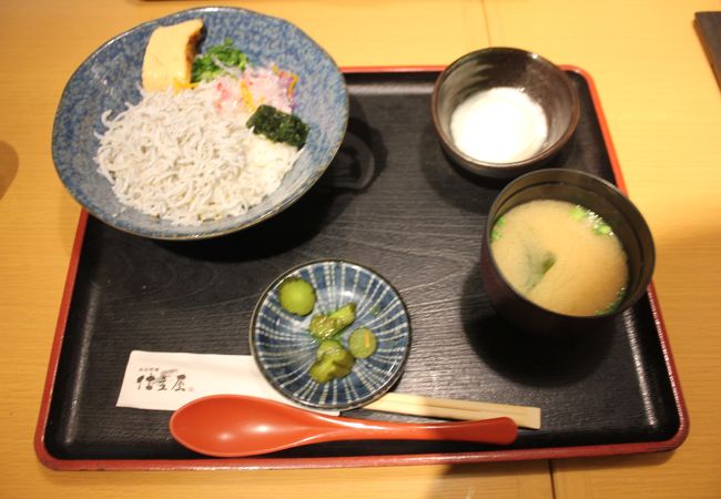 「生しらす丼」が美味しい