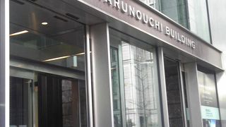 おしゃれなビル