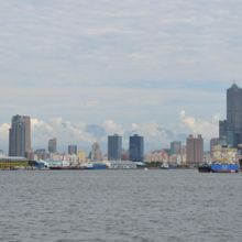 フェリーから撮影した高雄市内