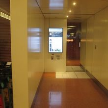 シャワールーム　2階到着ロビー