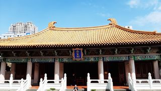 威厳ある孔子廟 