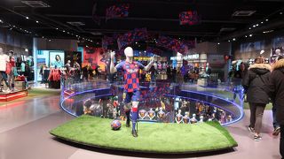 バルサのメガストア！