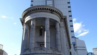 歴史的建造物に入ってみよう。