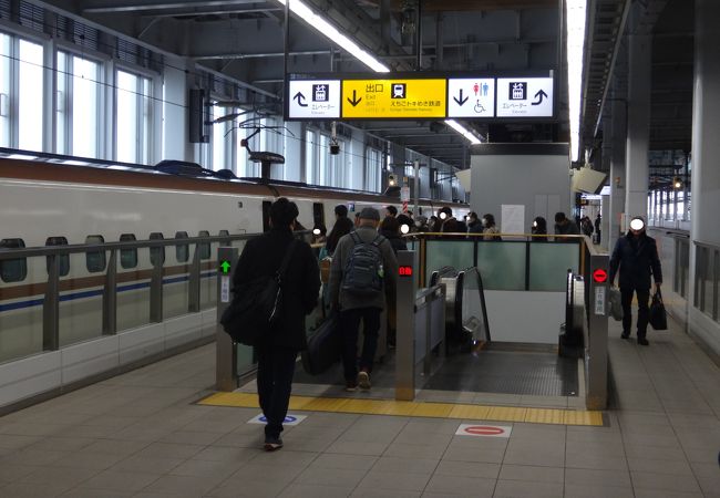 北陸と新潟を結ぶ乗換駅