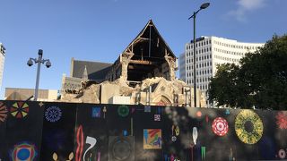 地震の爪痕が残る