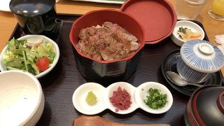 ボリューム満点お肉ご飯